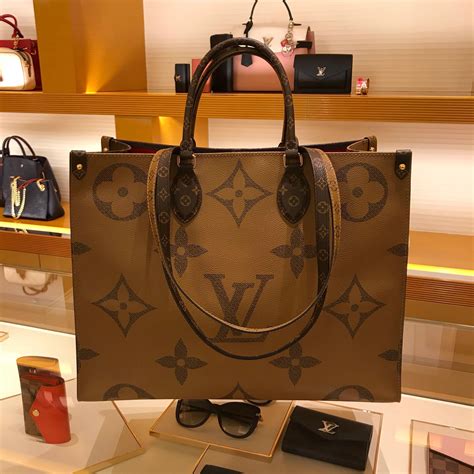 louis vuitton summer tote bag 2019|louis vuitton medium tote bag.